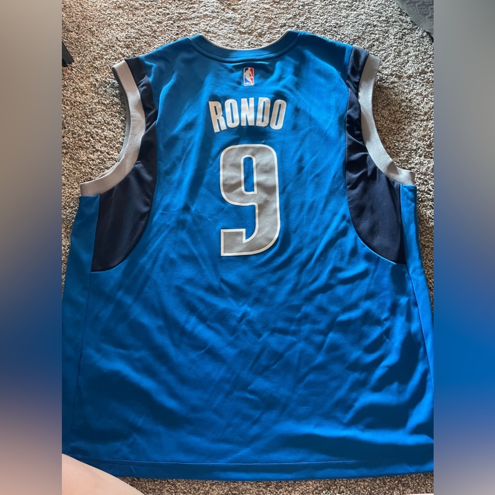 Rondo - Dallas Mavericks Jersey. Only worn once. In Great condition !!